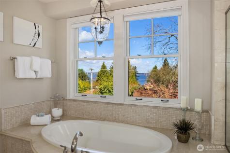 2212 77th Avenue SE Mercer Island WA 98040