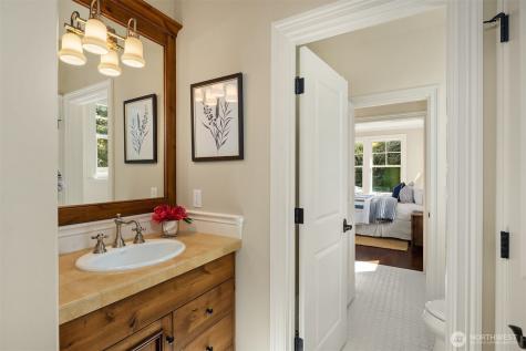 2212 77th Avenue SE Mercer Island WA 98040