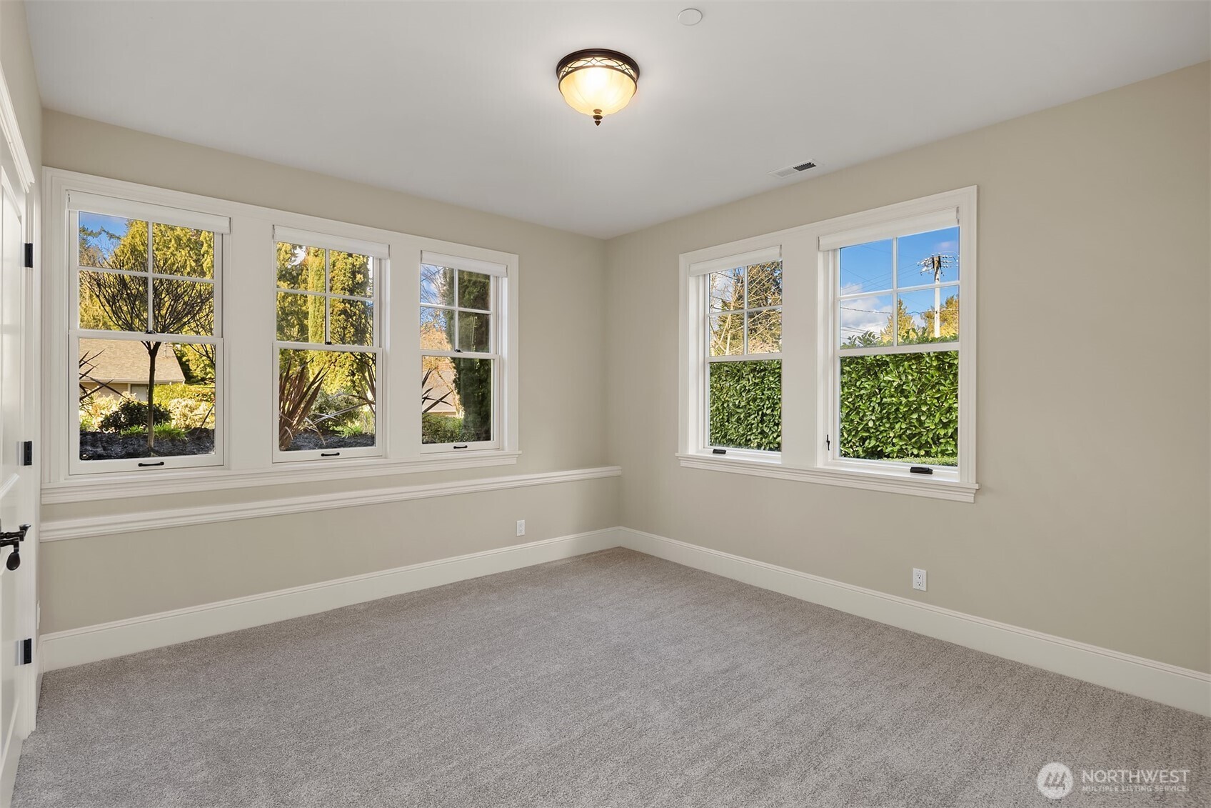 2212 77th Avenue SE Mercer Island WA 98040