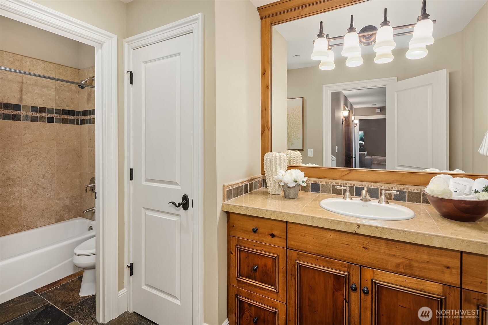 2212 77th Avenue SE Mercer Island WA 98040