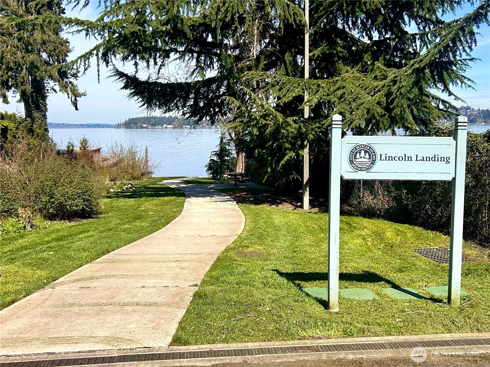 2212 77th Avenue SE Mercer Island WA 98040