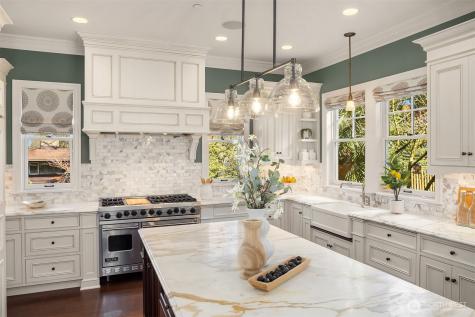 2212 77th Avenue SE Mercer Island WA 98040