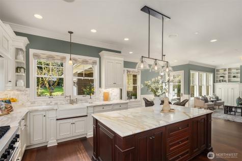 2212 77th Avenue SE Mercer Island WA 98040