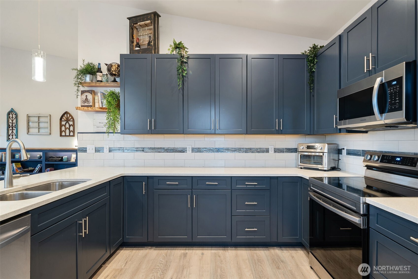 17 E Sellegren Road Allyn WA 98524
