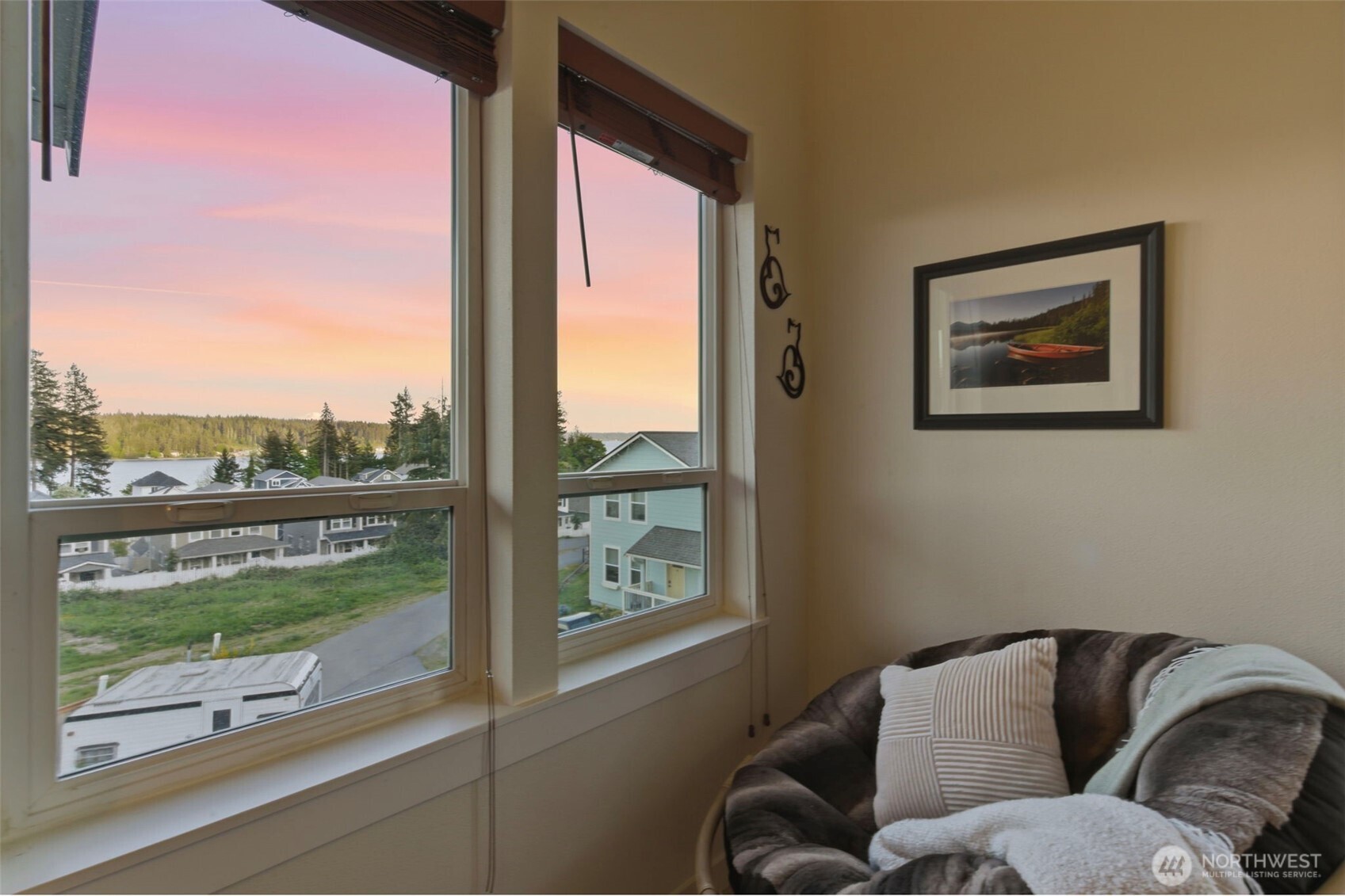 17 E Sellegren Road Allyn WA 98524