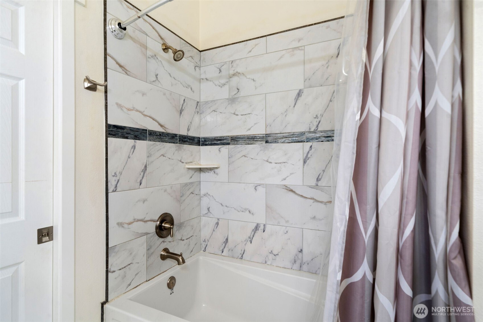 17 E Sellegren Road Allyn WA 98524