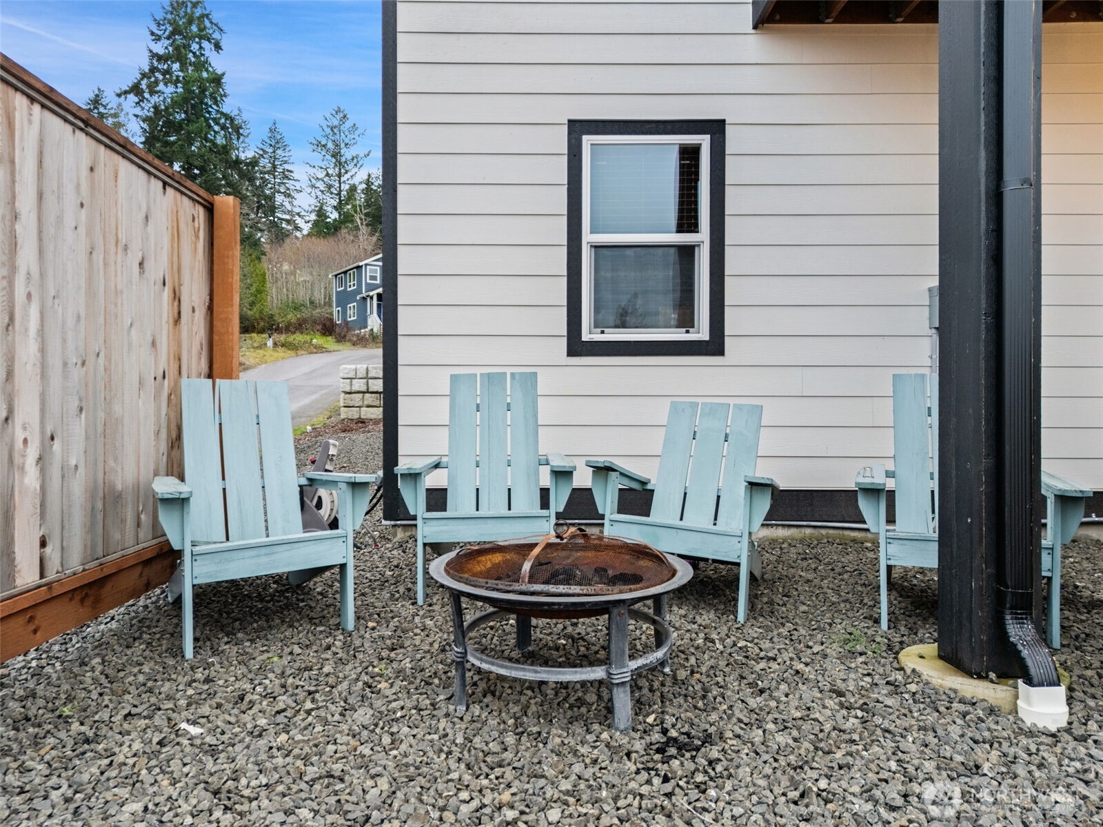 17 E Sellegren Road Allyn WA 98524