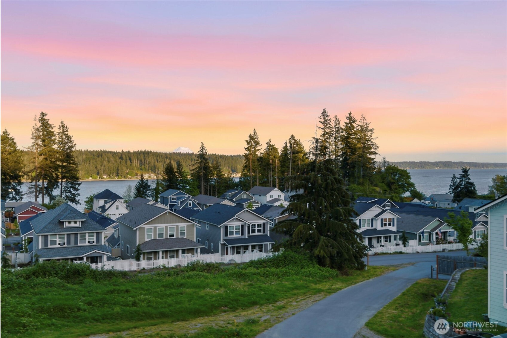 17 E Sellegren Road Allyn WA 98524
