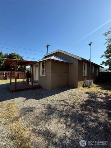 402 S Main Street Omak WA 98841