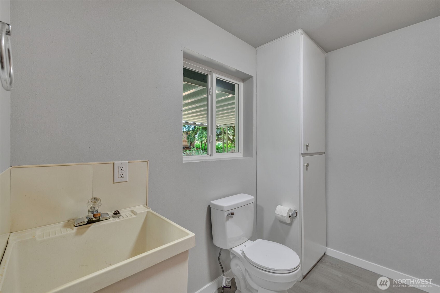 12833 9th Avenue SW Burien WA 98146