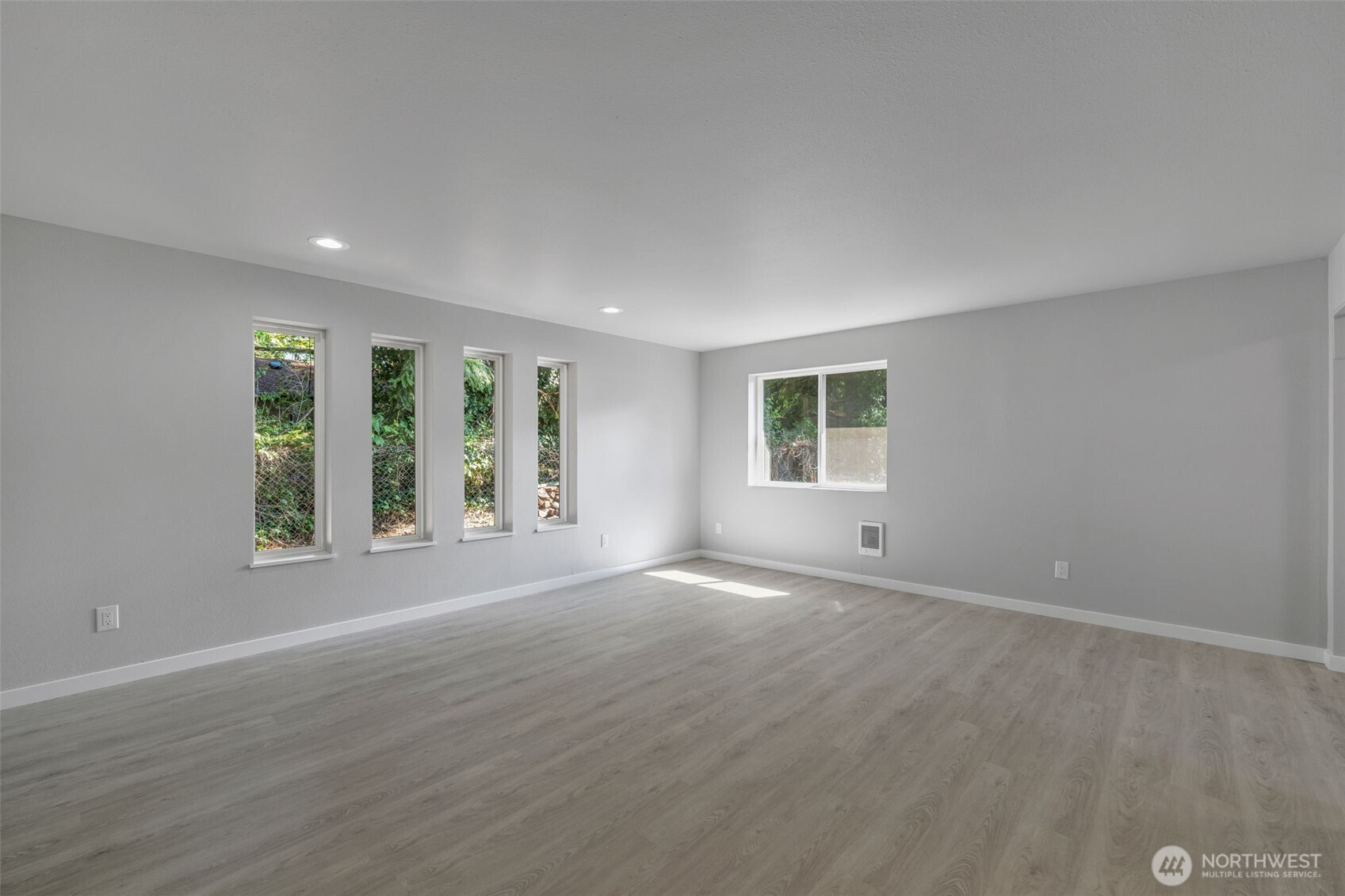 12833 9th Avenue SW Burien WA 98146