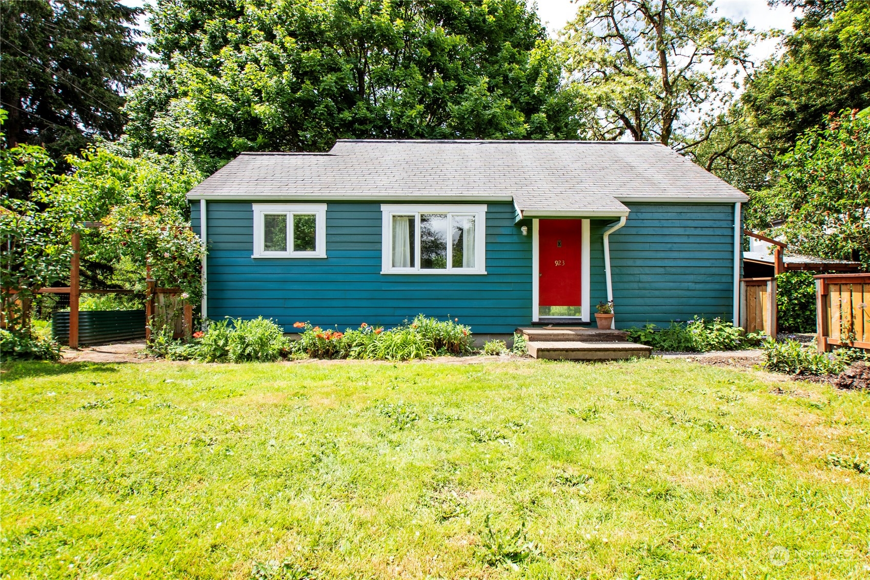 923 S Bay Road Ne Olympia WA 98506