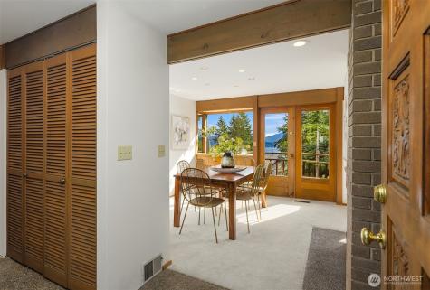 17814 NE 8th Place Bellevue WA 98008