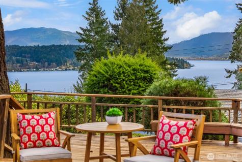 17814 NE 8th Place Bellevue WA 98008