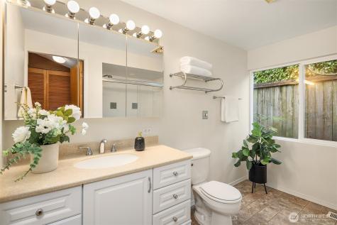 17814 NE 8th Place Bellevue WA 98008