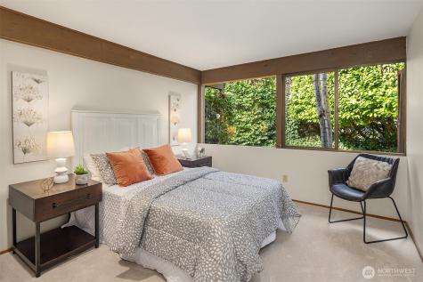 17814 NE 8th Place Bellevue WA 98008