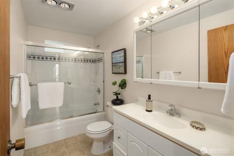 17814 NE 8th Place Bellevue WA 98008