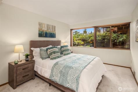 17814 NE 8th Place Bellevue WA 98008