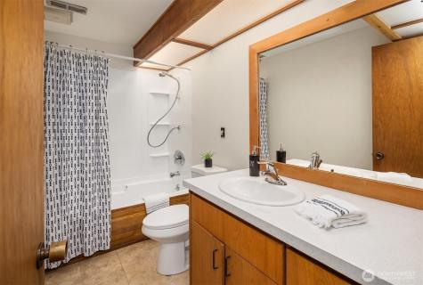 17814 NE 8th Place Bellevue WA 98008