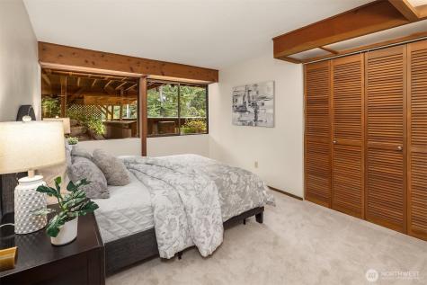 17814 NE 8th Place Bellevue WA 98008