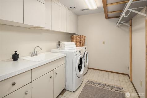 17814 NE 8th Place Bellevue WA 98008