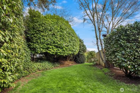 17814 NE 8th Place Bellevue WA 98008