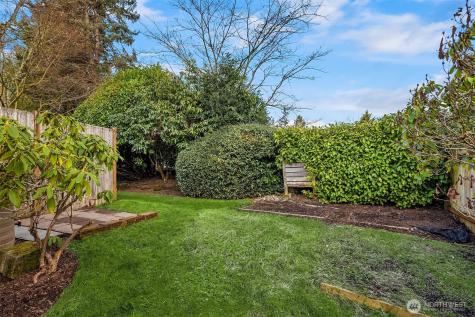 17814 NE 8th Place Bellevue WA 98008