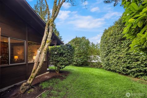 17814 NE 8th Place Bellevue WA 98008