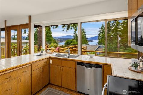 17814 NE 8th Place Bellevue WA 98008