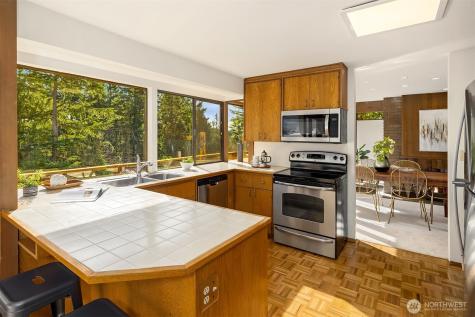 17814 NE 8th Place Bellevue WA 98008