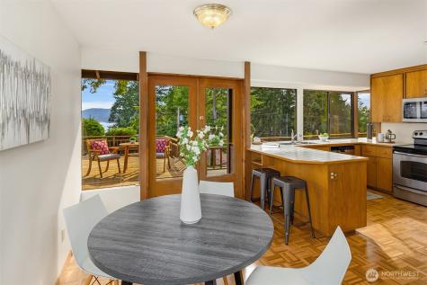 17814 NE 8th Place Bellevue WA 98008