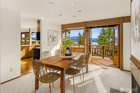 17814 NE 8th Place Bellevue WA 98008