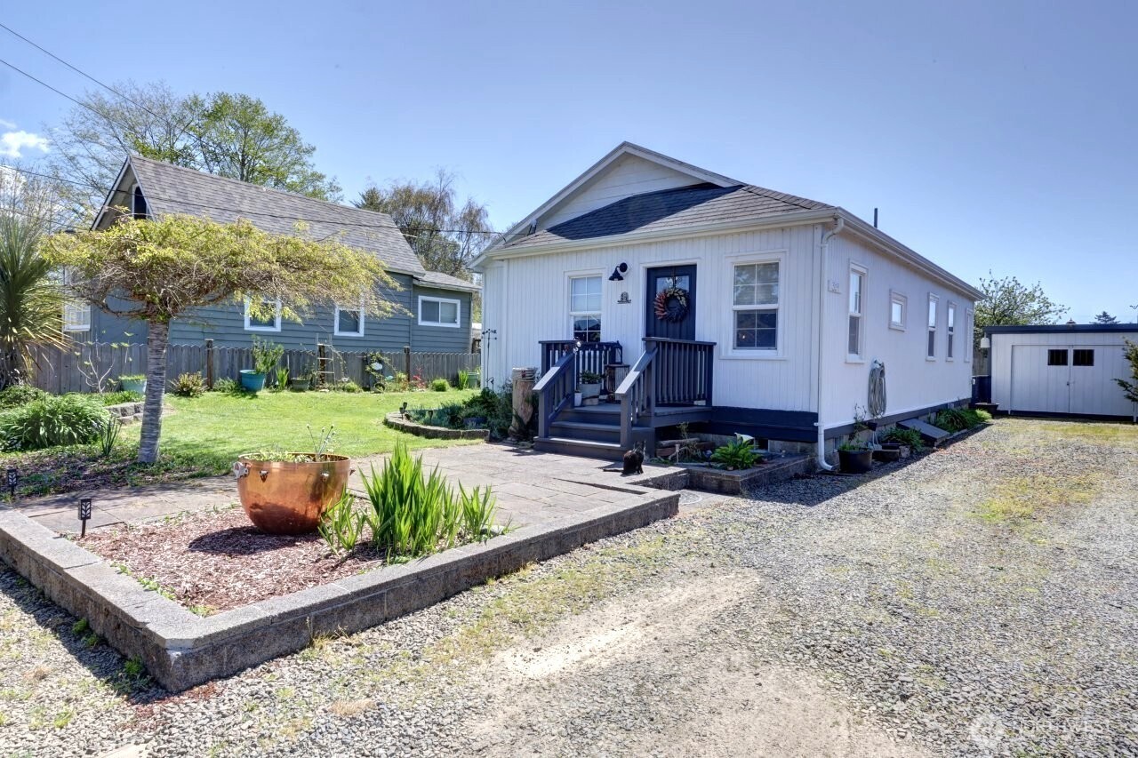 319 10th St NE Long Beach WA 98631