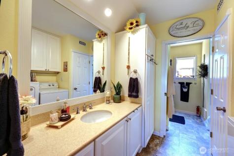 319 10th St NE Long Beach WA 98631