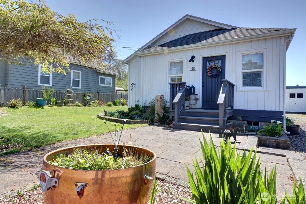 319 10th St NE Long Beach WA 98631