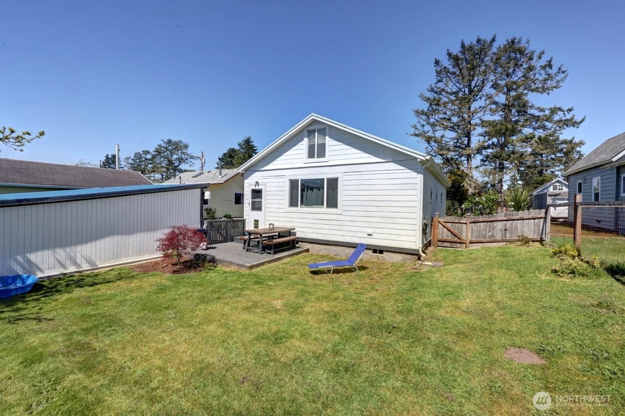 319 10th St NE Long Beach WA 98631