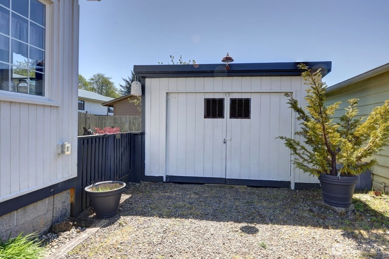 319 10th St NE Long Beach WA 98631
