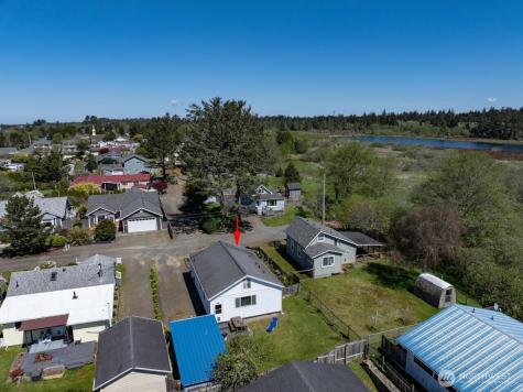 319 10th St NE Long Beach WA 98631