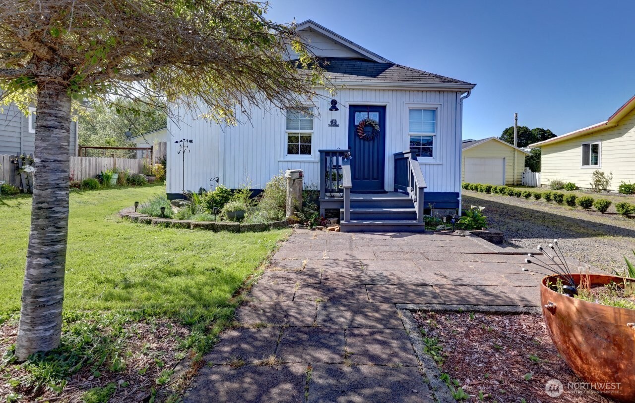 319 10th St NE Long Beach WA 98631