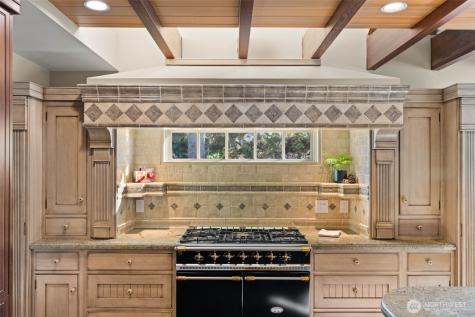 1121 Irene Place NE Bainbridge Island WA 98110