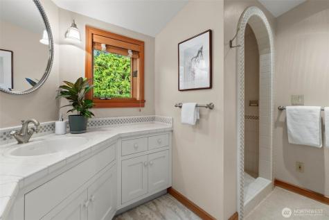 1121 Irene Place NE Bainbridge Island WA 98110