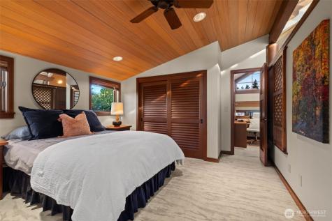 1121 Irene Place NE Bainbridge Island WA 98110