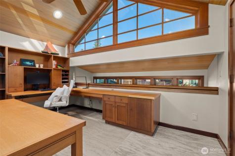 1121 Irene Place NE Bainbridge Island WA 98110