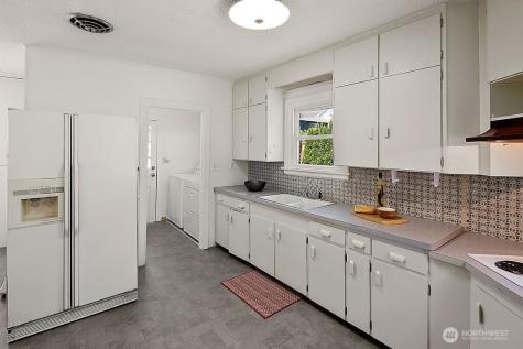 1564 Serpentine Place Shoreline WA 98155