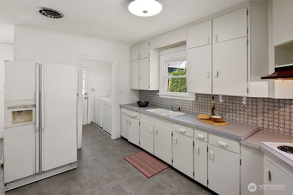 1564 Serpentine Place Shoreline WA 98155
