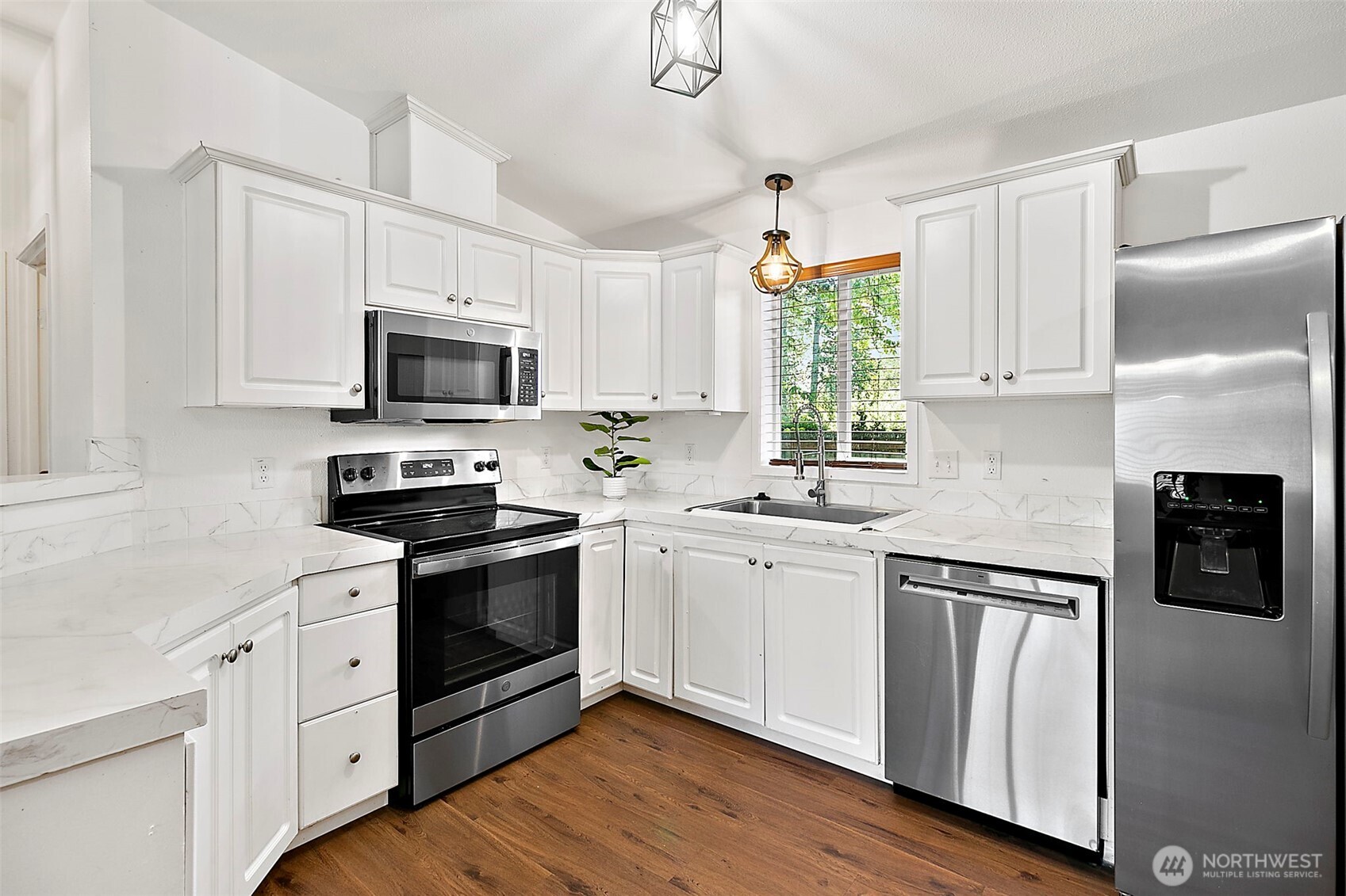 1720 Maple Lane Court Kent WA 98030