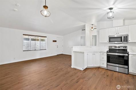1720 Maple Lane Court Kent WA 98030
