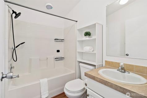1720 Maple Lane Court Kent WA 98030