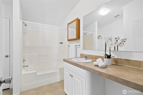 1720 Maple Lane Court Kent WA 98030