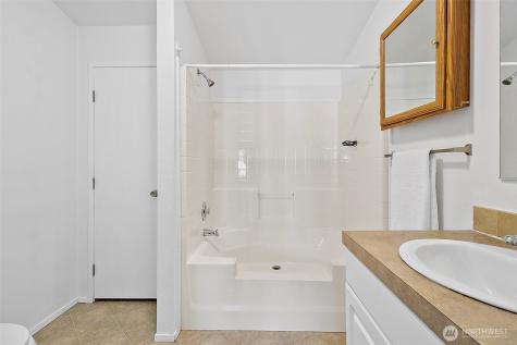 1720 Maple Lane Court Kent WA 98030